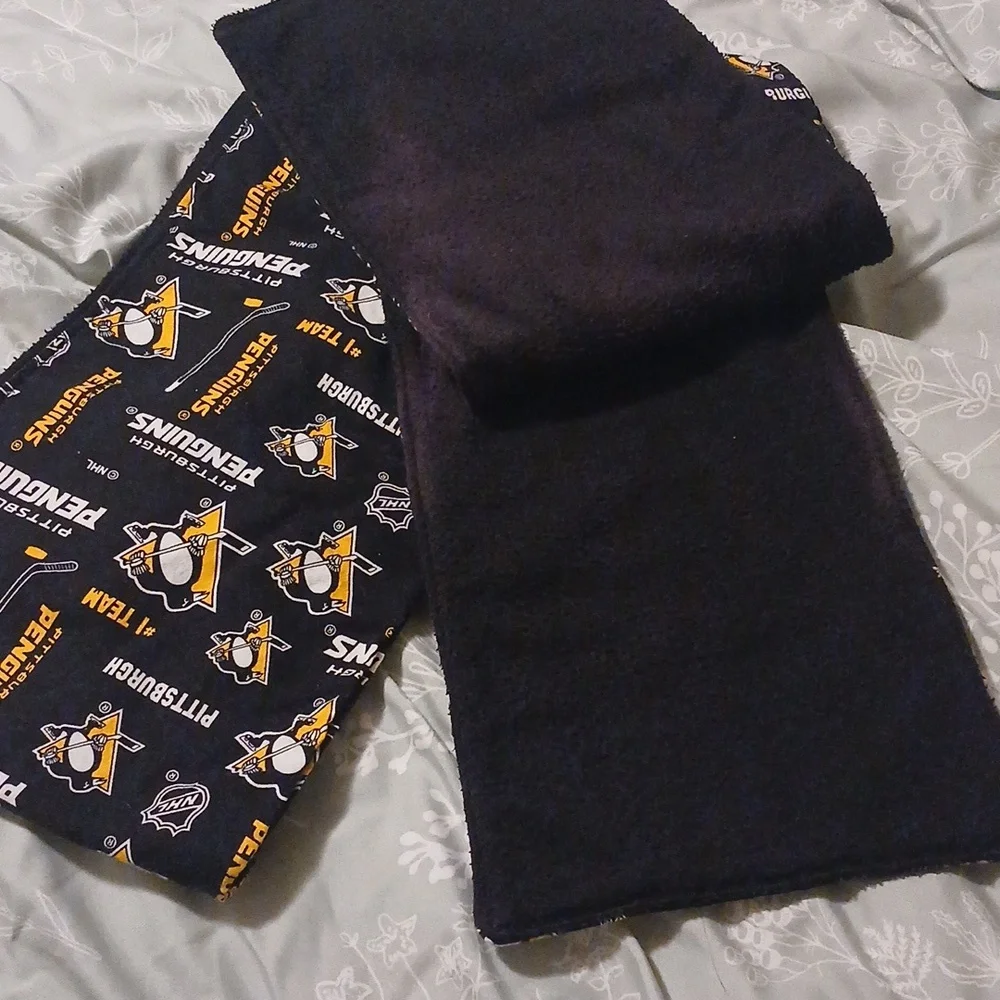 Handmade Pittsburgh Penguins Logo Unisex Scarf With Pockets For Hands